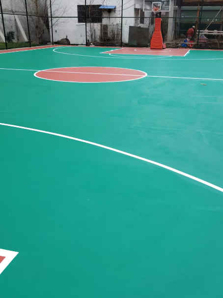 寿光 球场长期使用易出现地面开裂